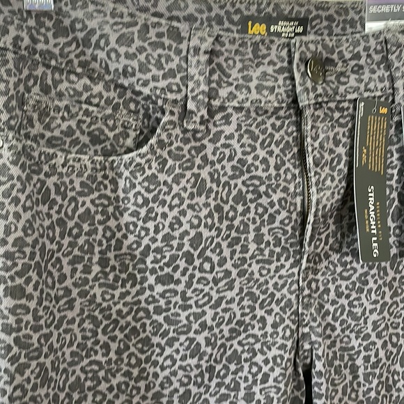 NWT Lee - Black and Gray Leopard Print Straight Leg Mid Rise Jeans - Size 10 L - Picture 4 of 11
